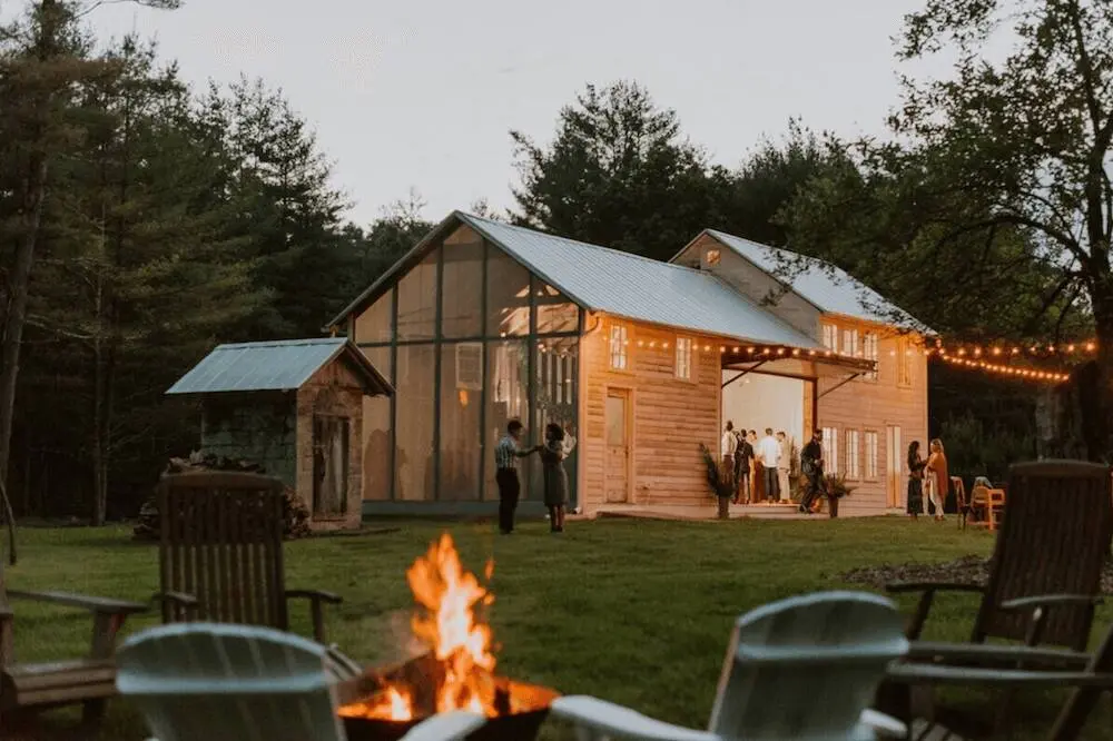 Floating farmhouse retreatspace